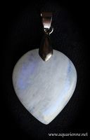 Pendentif en Pierre de Lune aux superbes reflets arc-en-ciel
